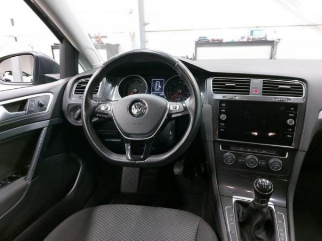 VOLKSWAGEN Golf SW Trendline 1.6 TDI 90cv + Aide au stationnement avant/arrière + Attelage