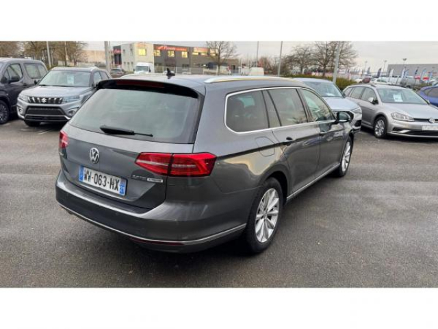 VOLKSWAGEN Passat SW HIGHLINE 2.0 TDI 150cv DSG6 + Cuir + Sièges avant et Volant chauffants + Attelage