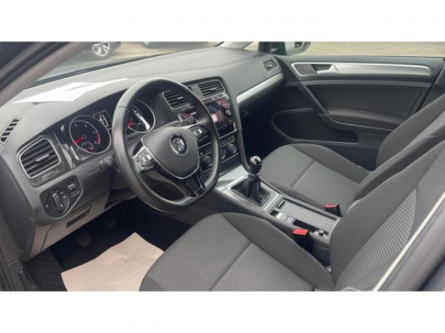 VOLKSWAGEN Golf SW Trendline 1.6 TDI 90cv + Aide au stationnement avant/arrière + Attelage