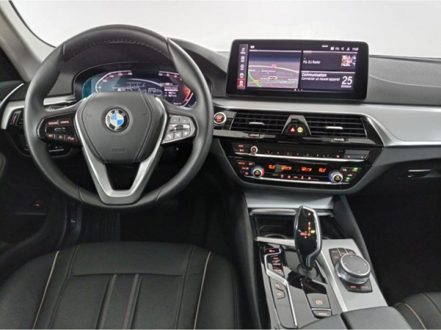 BMW SERIE 5 TOURING Business Design 530d avec Camera 360 + Affichage tete haute + sellerie cuir