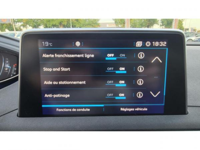 PEUGEOT 5008 Allure 1.5 BlueHDi 130cv + ATTELAGE