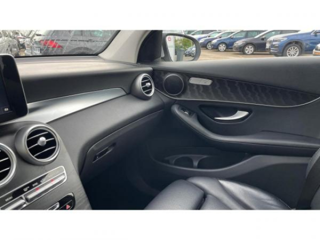 MERCEDES GLC Launch Edition 4-Matic 220d 163cv BVA 9G-Tronic + TOIT PANORAMIQUE + SIEGES AVANT CHAUFFANTS