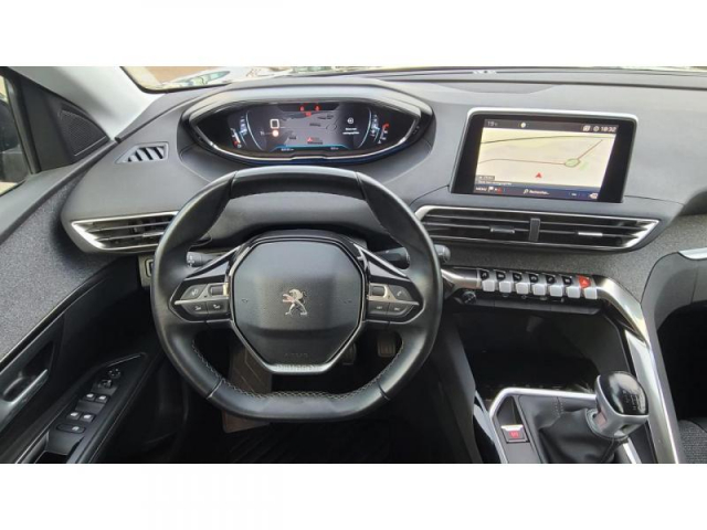 PEUGEOT 5008 Allure 1.5 BlueHDi 130cv + ATTELAGE