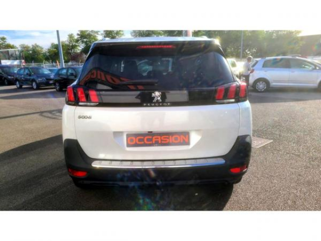 PEUGEOT 5008 Allure Pack 1.5 BlueHDi 130cv + TOIT PANO + ATTELAGE + SIEGES CUIR  CHAUFFANTS