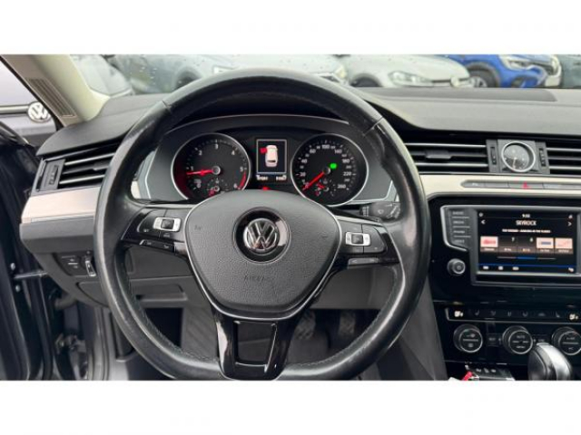 VOLKSWAGEN Passat SW HIGHLINE 2.0 TDI 150cv DSG6 + Cuir + Sièges avant et Volant chauffants + Attelage