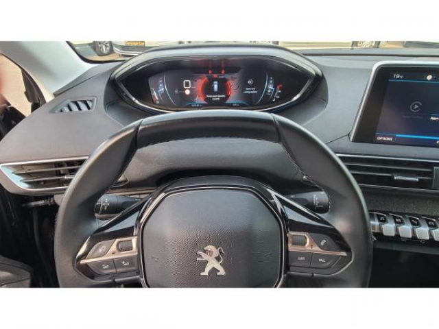 PEUGEOT 5008 Allure 1.5 BlueHDi 130cv + ATTELAGE