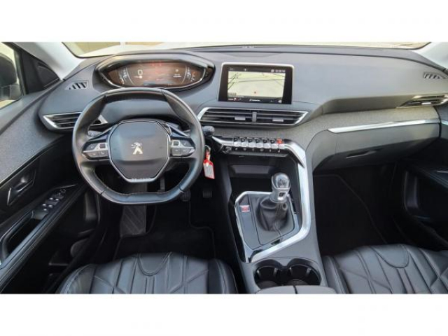 PEUGEOT 5008 Allure Pack 1.5 BlueHDi 130cv + TOIT PANO + ATTELAGE + SIEGES CUIR  CHAUFFANTS