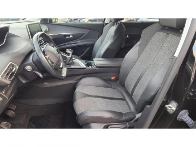 PEUGEOT 5008 Allure 1.5 BlueHDi 130cv + ATTELAGE