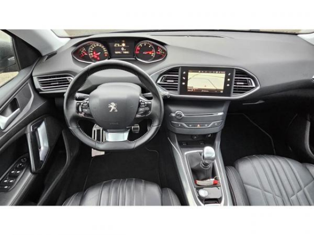 PEUGEOT 308 SW ALLURE PACK 1.5 BlueHDi 130cv + Attelage + Toit pano + PACK CUIR + SIEGES AV ELECTRIQUE CHAUFFANT