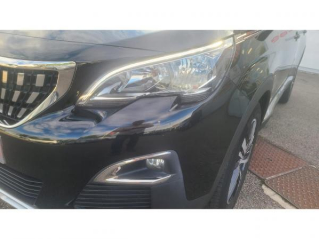 PEUGEOT 5008 Allure 1.5 BlueHDi 130cv + ATTELAGE