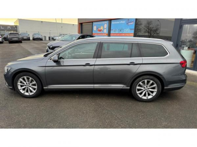 VOLKSWAGEN Passat SW HIGHLINE 2.0 TDI 150cv DSG6 + Cuir + Sièges avant et Volant chauffants + Attelage