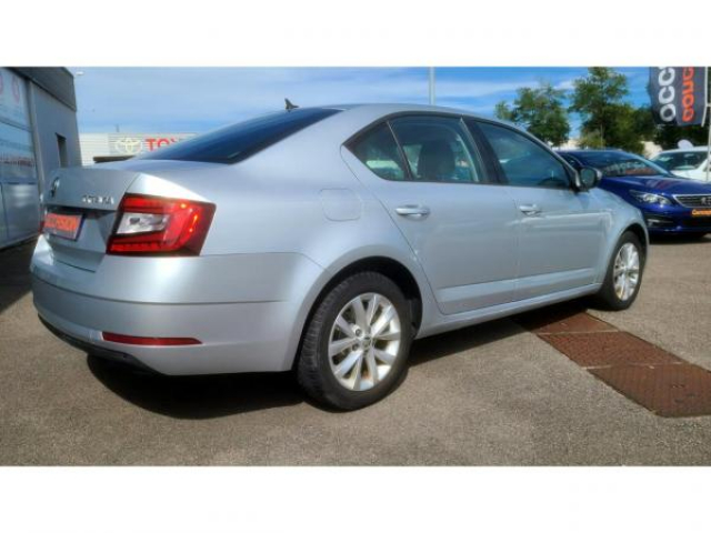 SKODA OCTAVIA AMBITION 1.6 TDI 116cv + CLIM AUTO + RADAR AV et AR